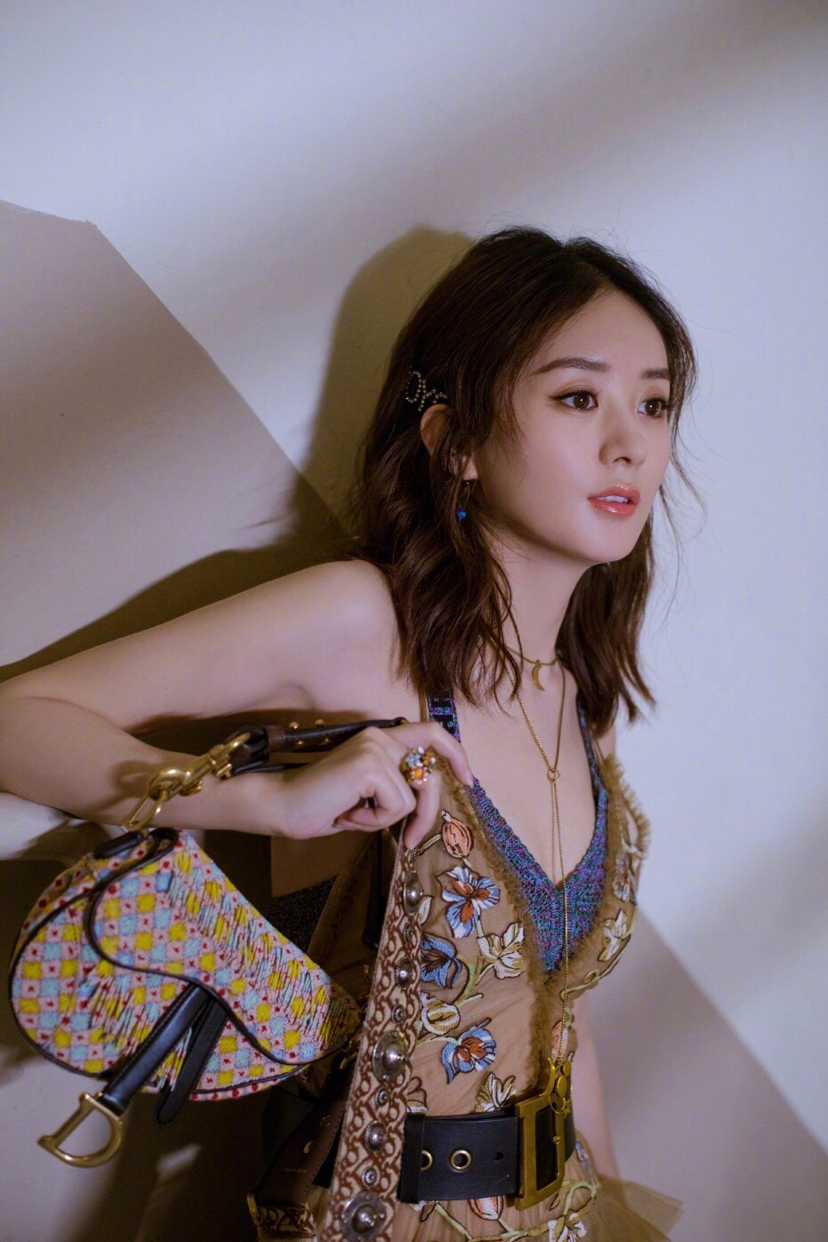 漂亮影视美女明星赵丽颖时尚连衣裙魅力写真