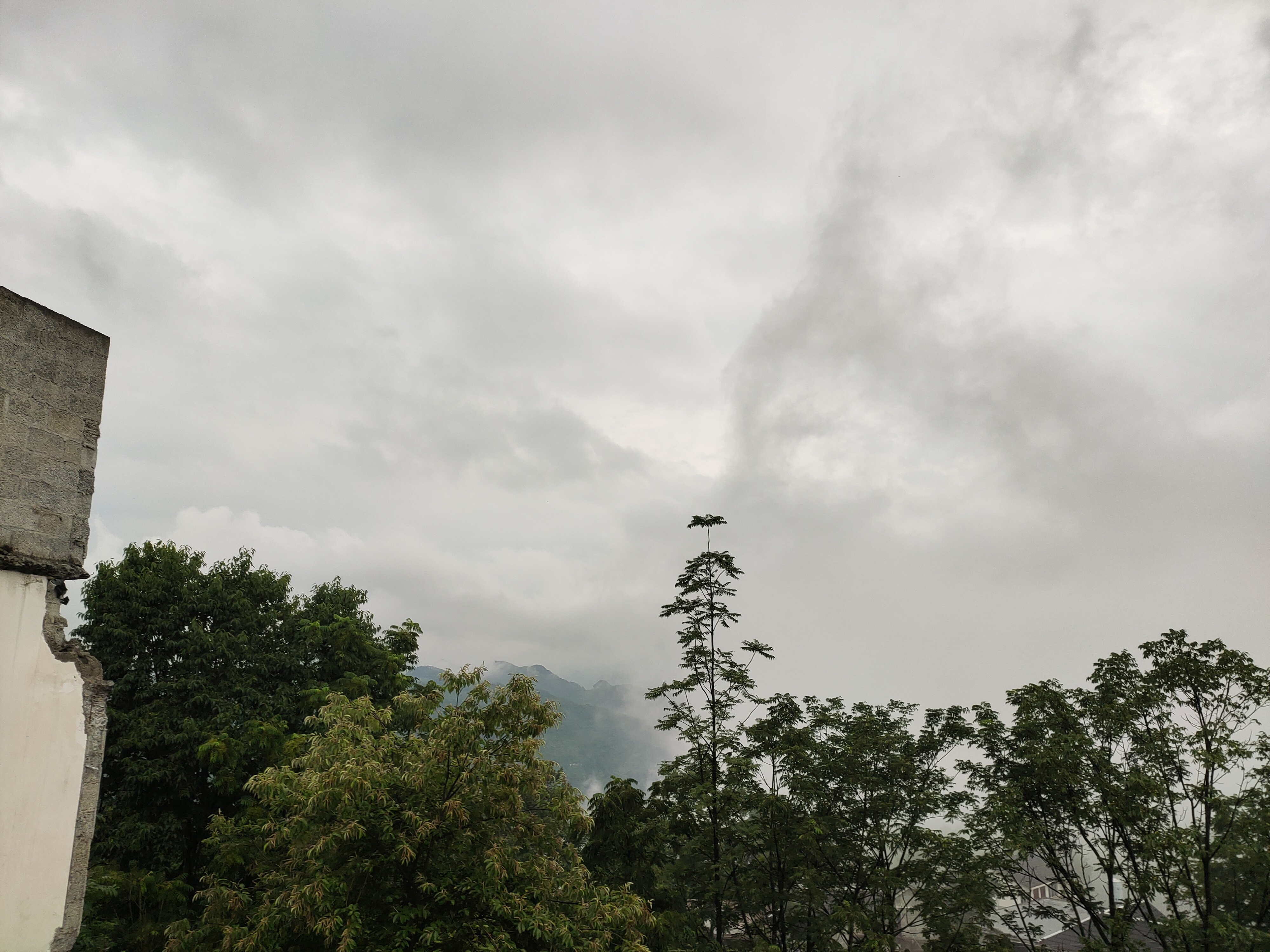 下雨后的农村