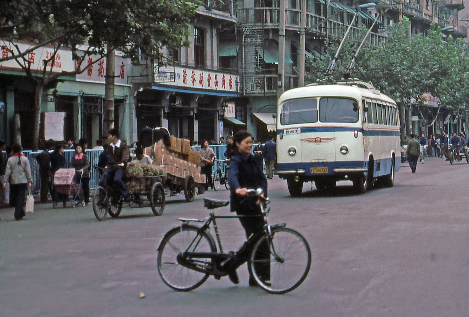 老照片:80年代的武汉生活旧影,满满的年代感,你有印象