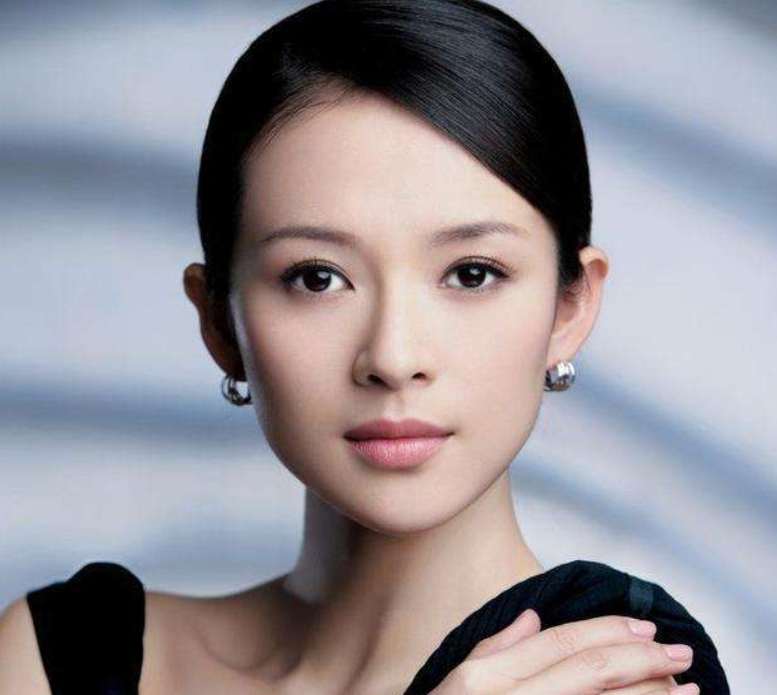 章子怡17岁时有多惊艳?学生时期照片曝光,妥妥的清纯玉女