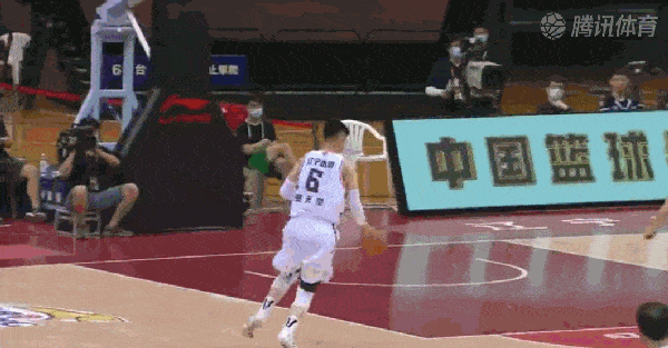 广厦那边就是提速,孙铭徽,赵岩昊,刘铮推反击的同时,胡金秋统治了三秒