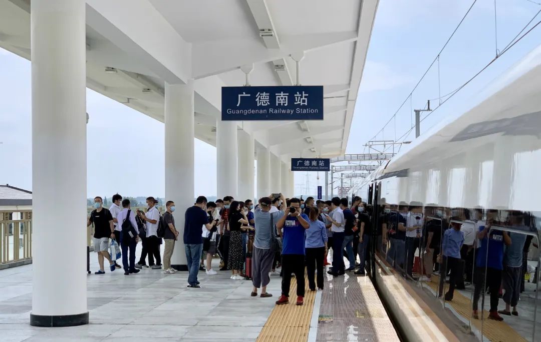 10时26分 列车停靠 广德南站 商合杭高铁合湖段开通运营后,河南,安徽