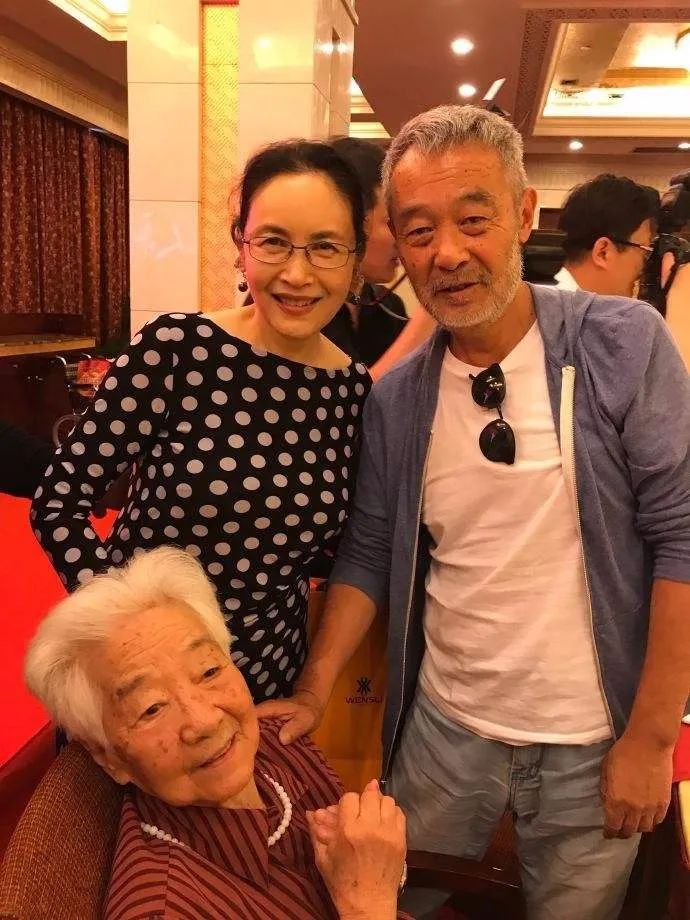 妈妈于蓝驾鹤西去,田壮壮:我想独自安静几天