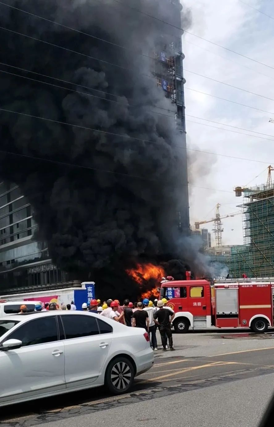 现场浓烟滚滚,宁波一在建工地起火!天热勿忘防火