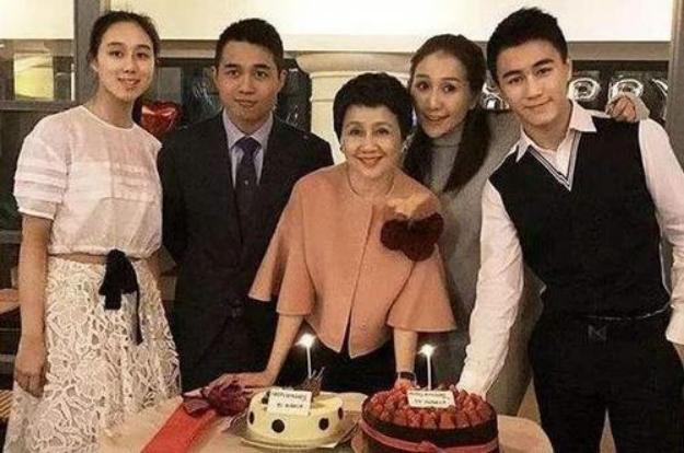 李连杰,利智,何鸿燊,何猷邦
