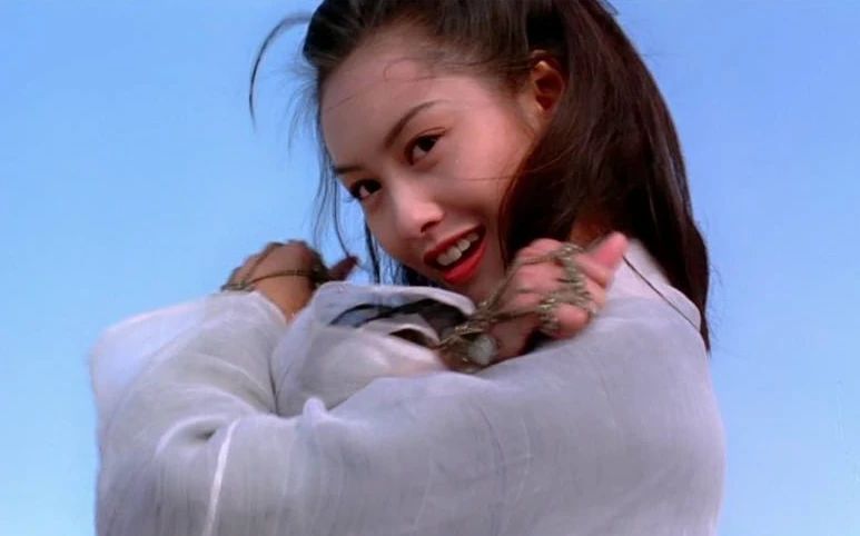 《大话西游》25年过去,莫文蔚建厂牌登春晚,朱茵跑去演恐怖片