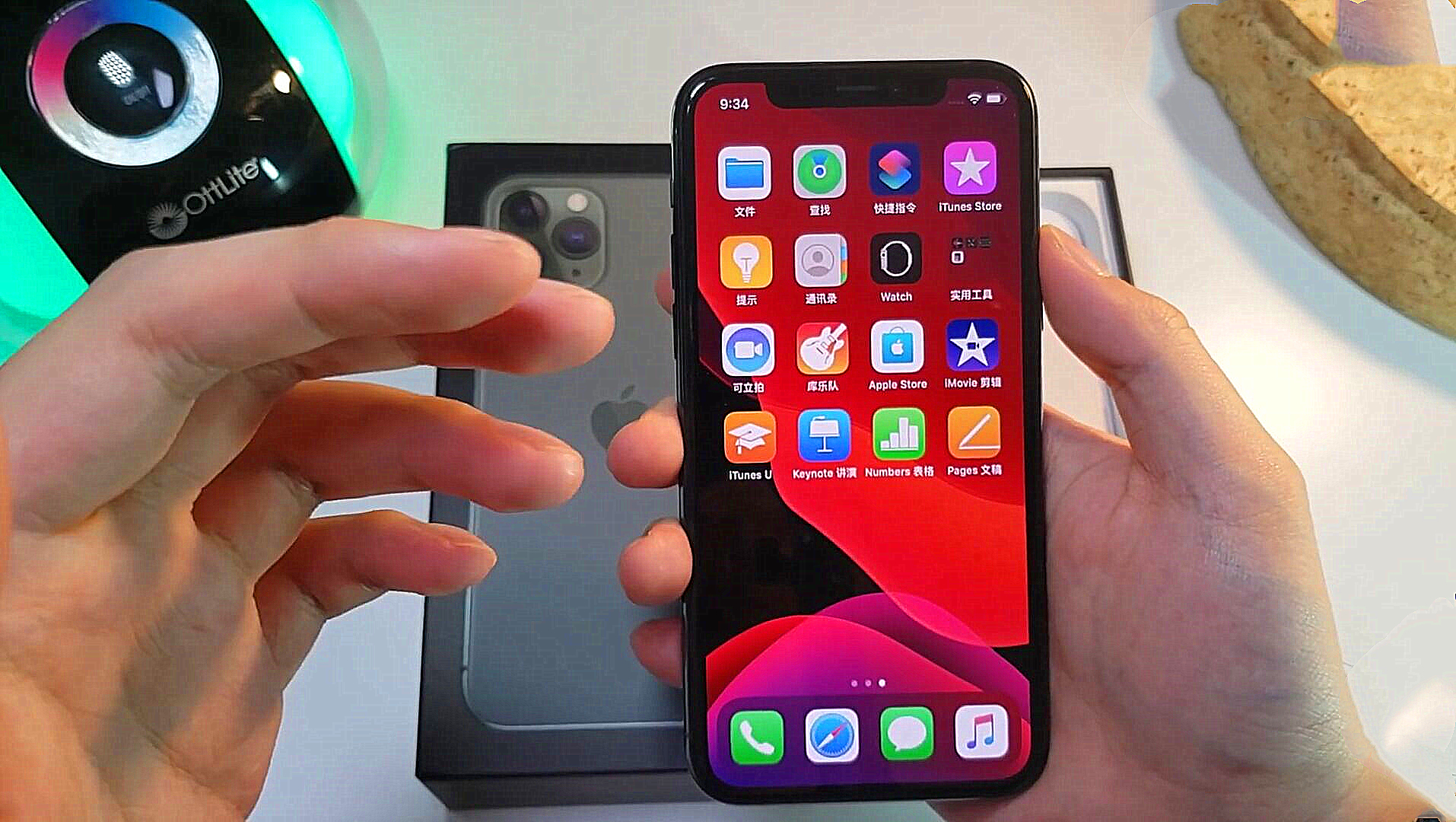 iphone11pro海报,iphone12海报 iphone11pro刚发布时深受热捧,如今降价都没有热度,或