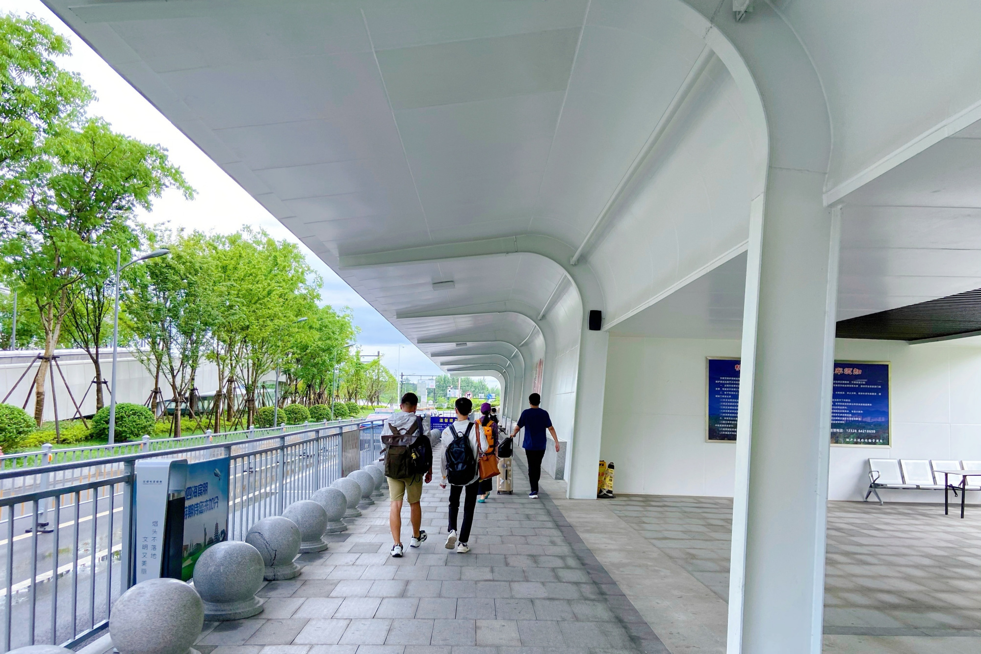 中国最美县桐庐的高铁站,造型优雅,恍若置身于《富春山居图》中