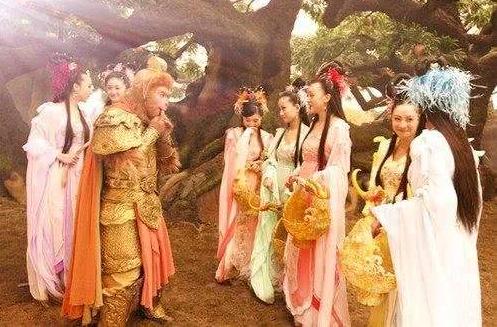 你看看孙悟空对她们做了啥?