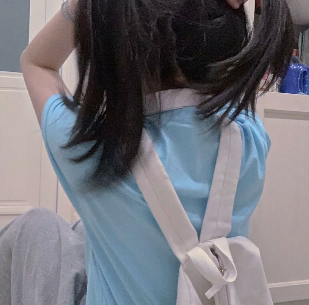 不露脸女生头像:习惯了没有你的日子,所以现在我过的一样开心!