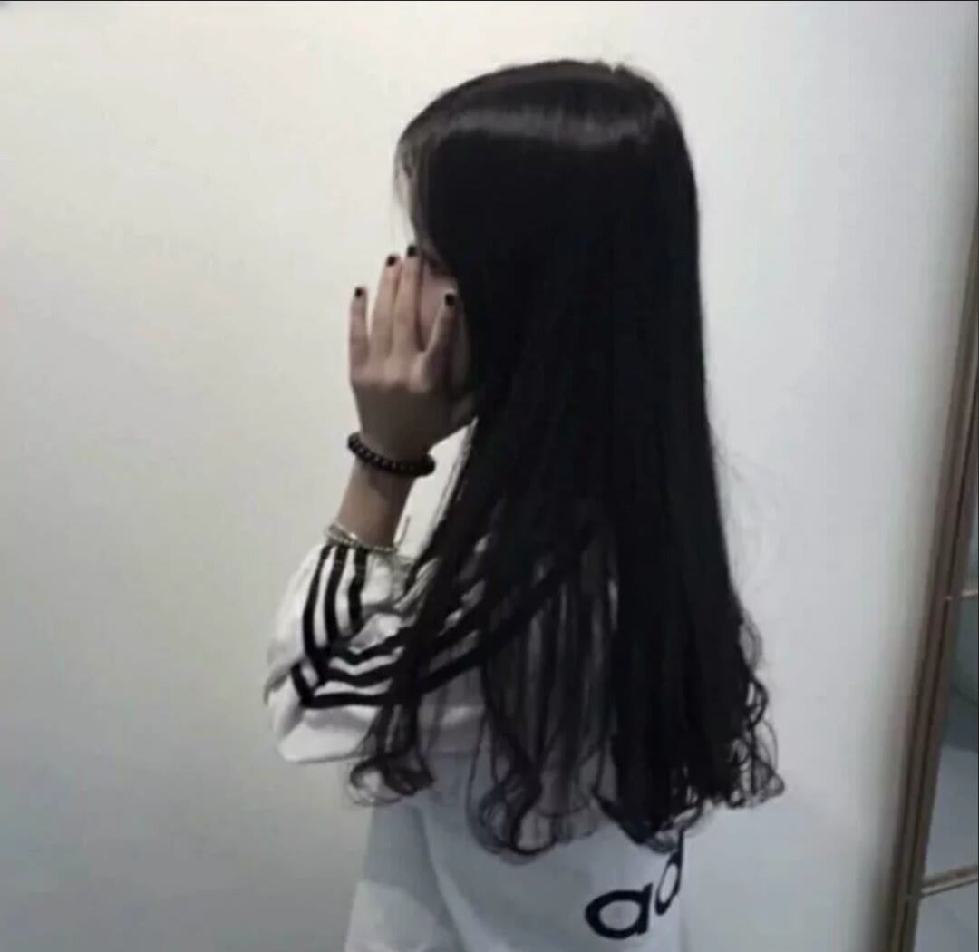 不露脸女生头像:我在等一场微风,等我坠入星空,等你钟意我!