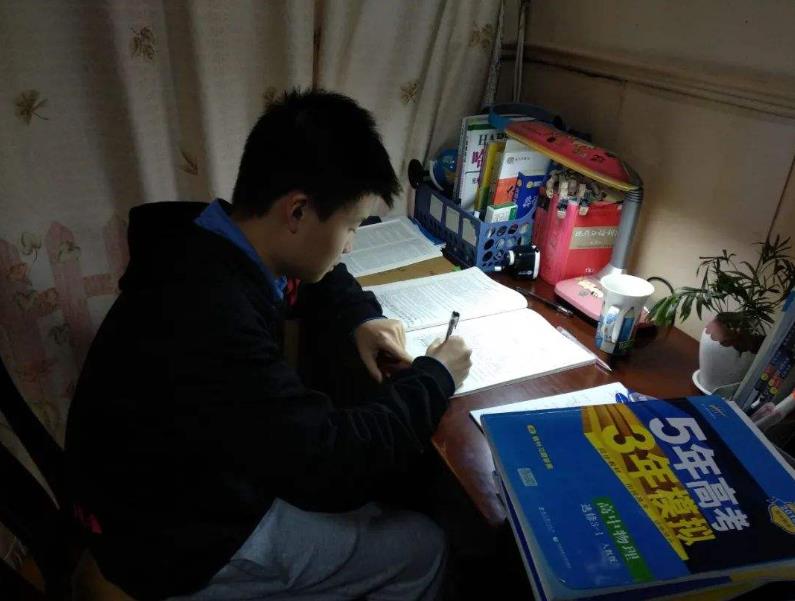 为什么上课踊跃回答问题的学生,成绩却没那些玩游戏的