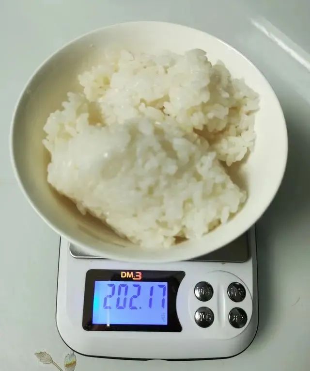在营养数据库中,有一组米饭的"均值"数据