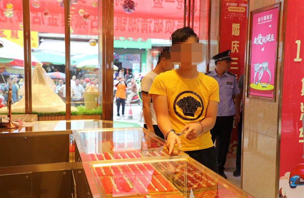 广西一男子竟连续两天用这种手段抢劫金店,结果