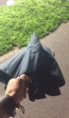 搞笑gif图片:隔着屏幕都能感受到女生的快乐