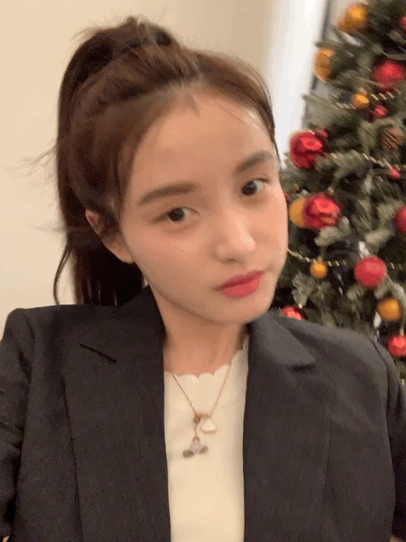 林小宅生图照被疯传,失去了美颜滤镜后,这皮肤状态是真实的吗?