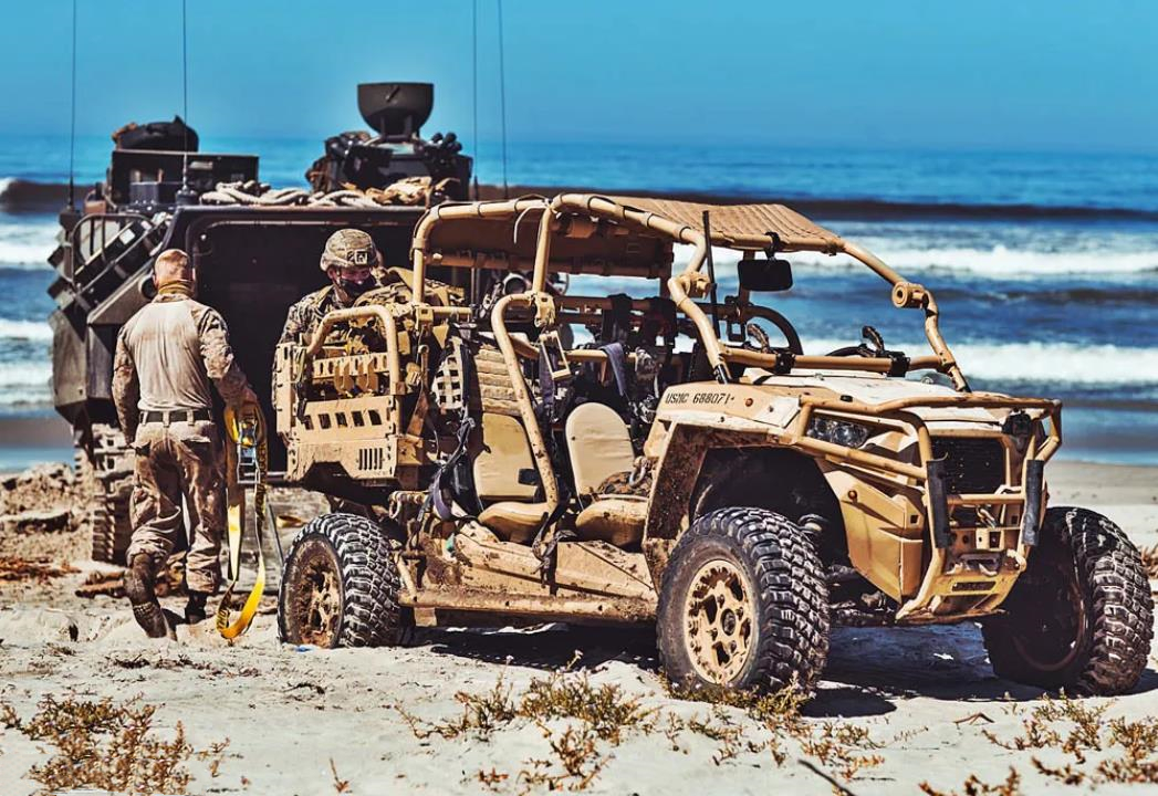 美国海军陆战队配备全地形车,可由两栖突击车送上海滩