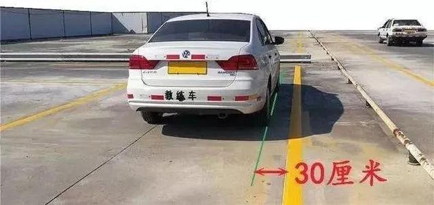 科三,靠边停车