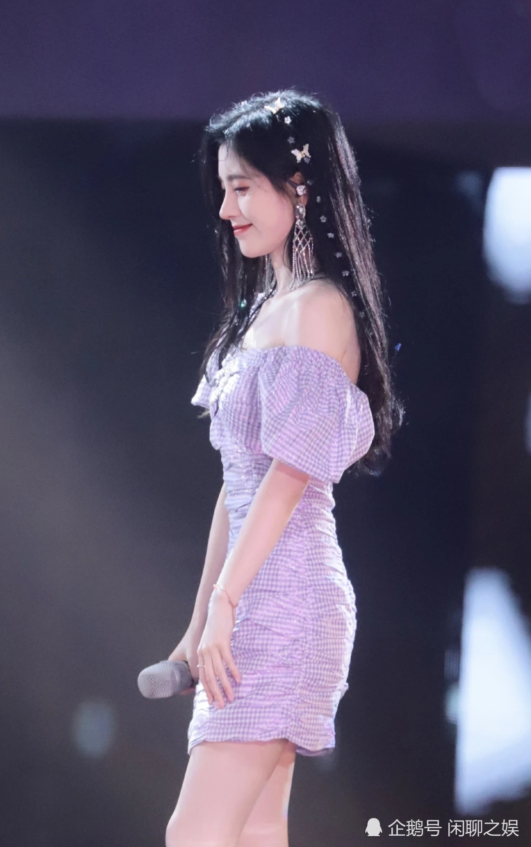 鞠婧祎深情献唱,舞台上的她令人心动