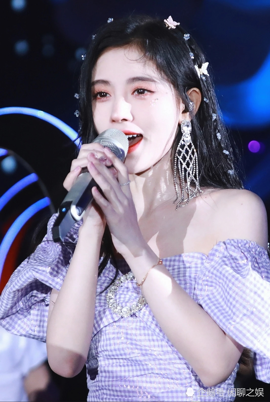 鞠婧祎深情献唱,舞台上的她令人心动