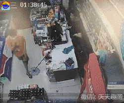 搞笑gif:终于有了普通人也能学会的跳水动作,你也行的