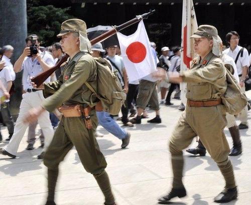 日本军用帽子总有几块布,虽然难看,却能够让日军减少10万伤亡