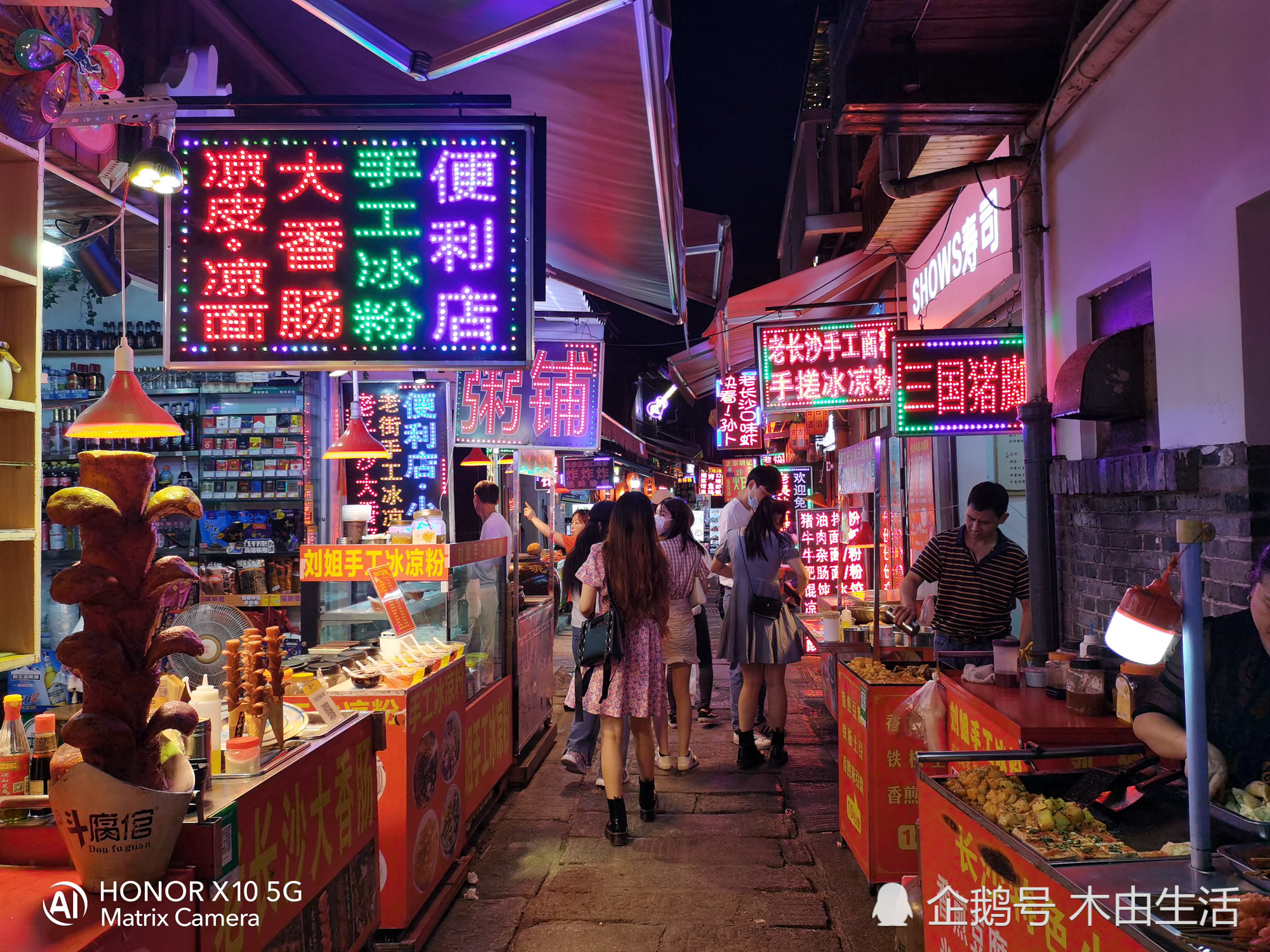 长沙坡子街  荣耀x10 5g对食物的细节还原,非常细腻,即便是小龙虾
