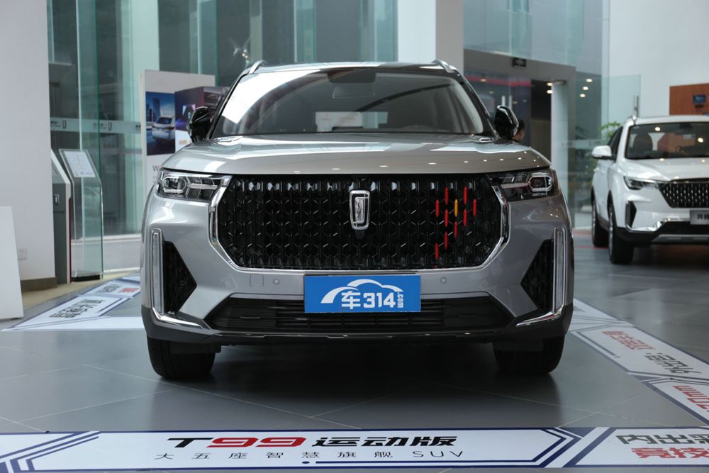 2020款奔腾t99运动版作为中大型suv,外观第一印象就是"大"!