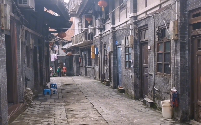 綦江,东溪古镇,烟雨朦胧,气质女郎