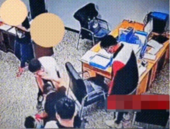 老师体罚学生