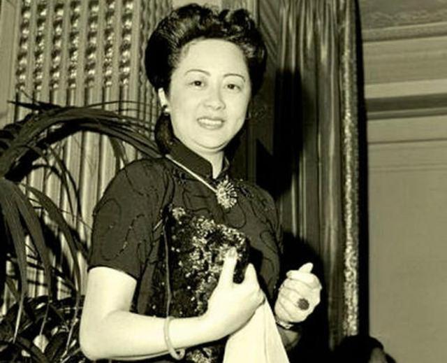 民国才女貌美如花,令高官一见钟情,抛弃首富女儿执意娶她为妻