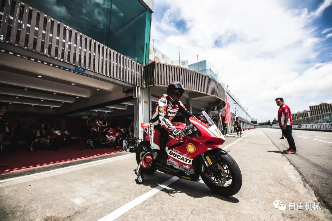 全新杜卡迪panigale v4暨dcpc 开幕赛正式发布