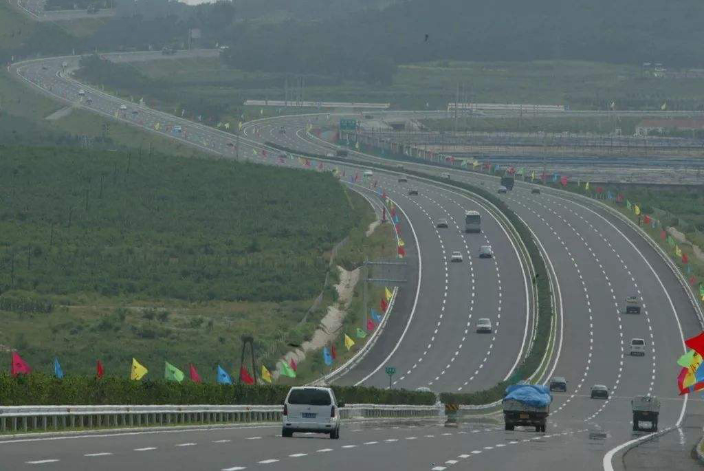 中国最长,最烂,最危险,最赚钱的高速公路,你知道多少?
