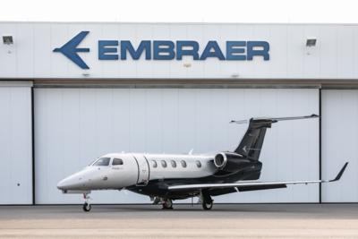 巴西航空工业公司交付首架飞鸿300e公务机