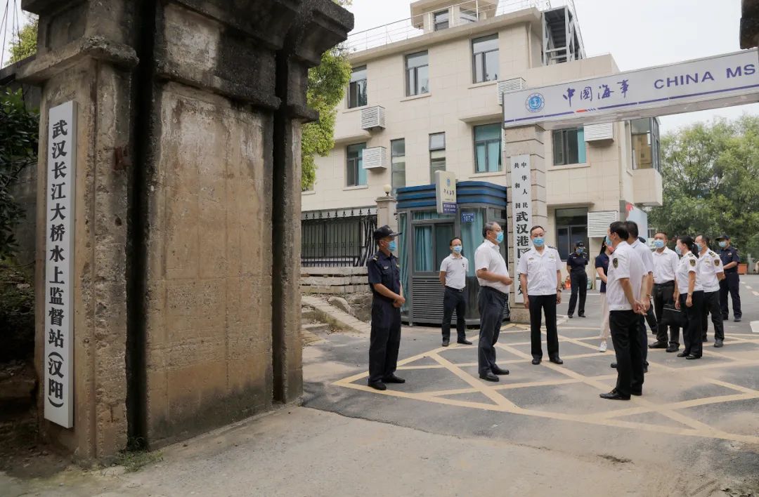 唐冠军检查长江武汉段防汛工作