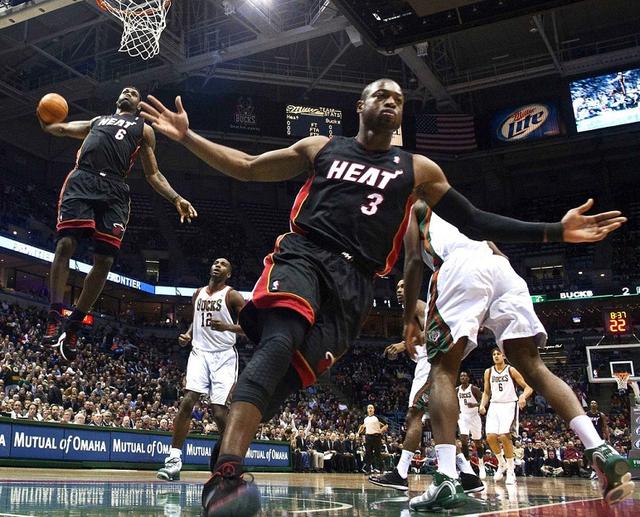 热火揭开3巨头招募细节:詹姆斯4天玩消失,一麻袋戒指甩给波什!