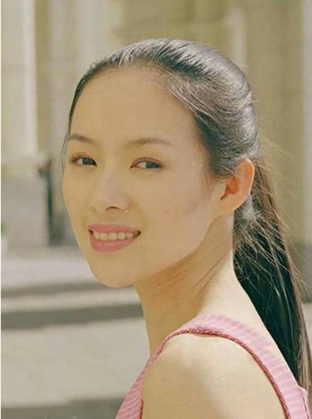 章子怡17岁时有多撩人?大学时期旧照曝光,这才是真正的"玉女"