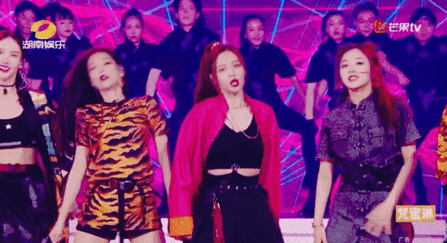 女团风格,个高腿长还会rap, 私底下的她就是一个爱跳舞爱滑板的阳光