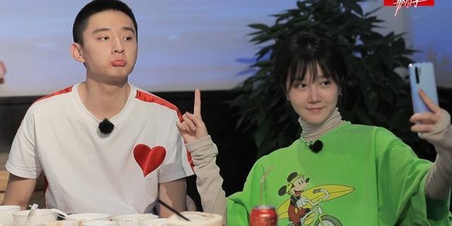 陈小纭清空和于小彤相关微博,网友:通知一下周震南