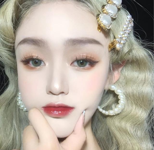 这八款又美又低调的妆容,你值得拥有