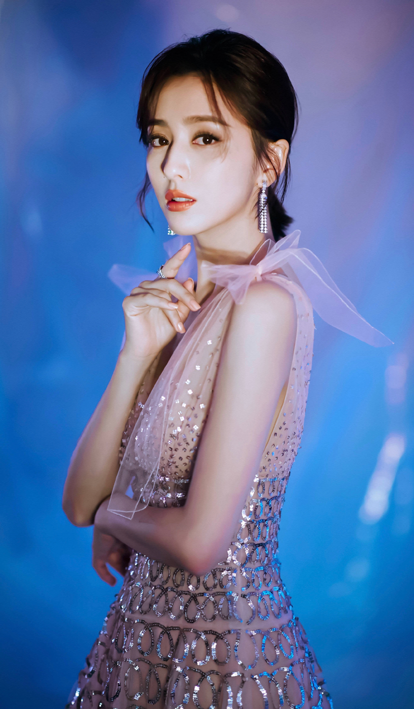 气质大方美女明星佟丽娅亮片连衣裙时尚魅力写真