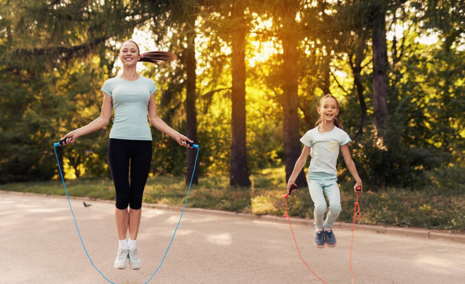 跑步和跳绳,为何健身达人更推崇跳绳?3点让你高效减脂