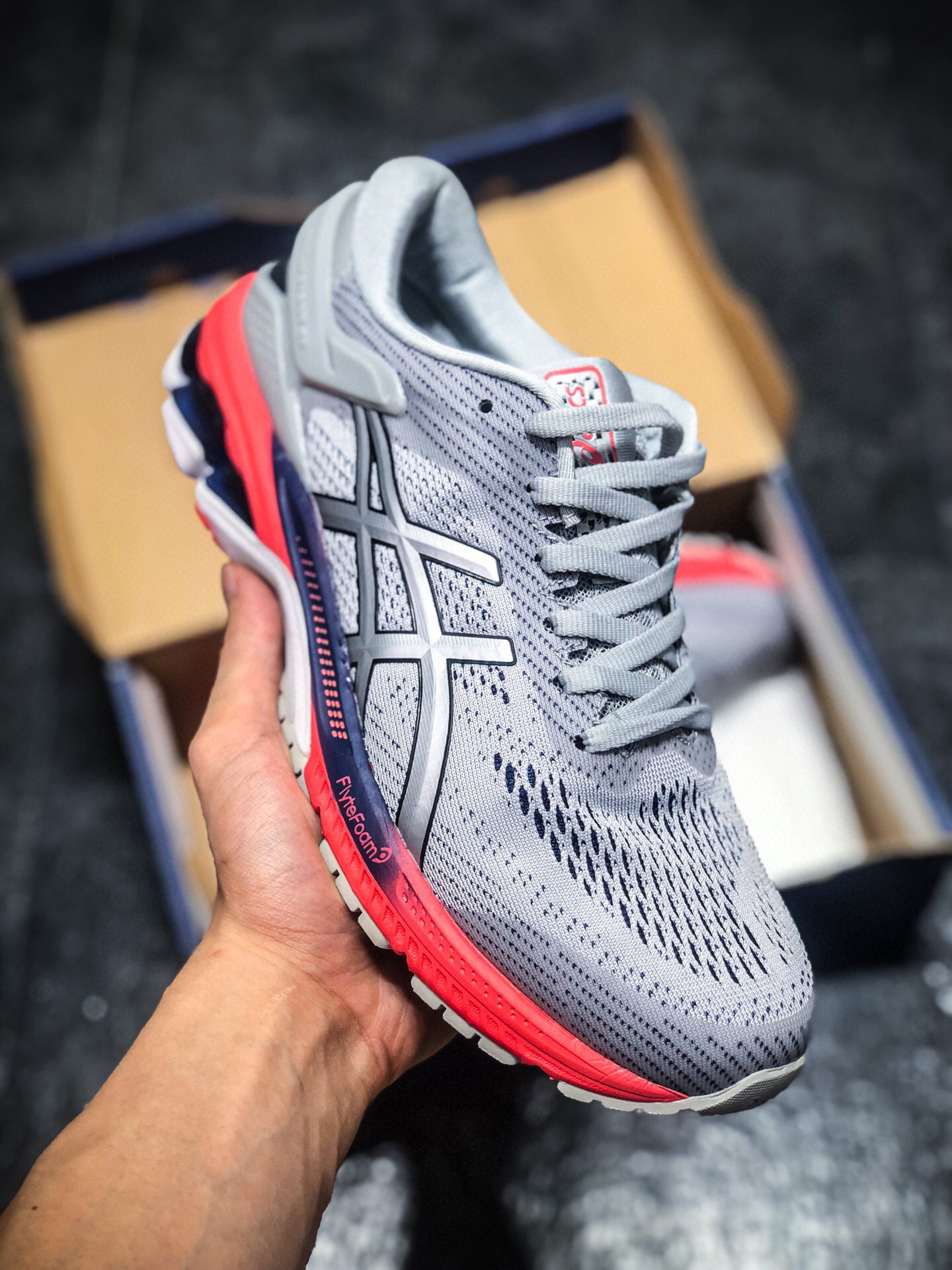 asics 亚瑟士 gt-2000 轻量缓震跑鞋上脚