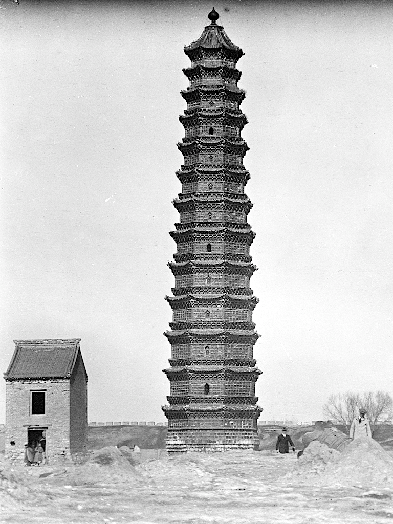 【开封北门大街,开宝寺塔(铁塔).