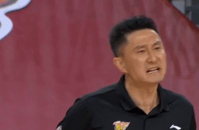 上一秒还在笑,下一秒就变脸,杜锋秒切表情太逗了