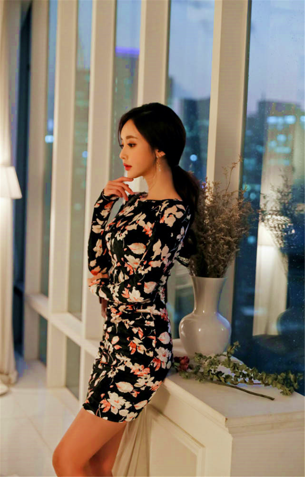 女神孙允珠:莺晴碎梦柔墨剪柳寒香花衣裙!