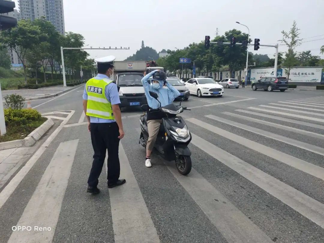 行动期间,公安交管部门将加强执法管理,依法查纠摩托车,电动自行车