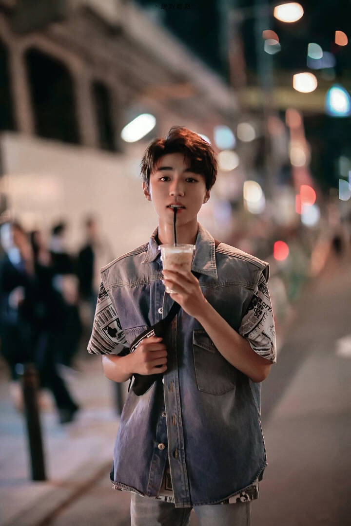 手机壁纸女友视角下的王俊凯