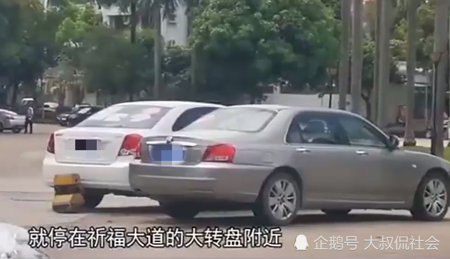 在小区乱停车多天,前后窗被贴满警告纸,业主:我有交费