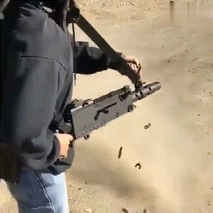 美国枪迷的疯狂改装,枪管缩短,安装提把,重机枪被当成